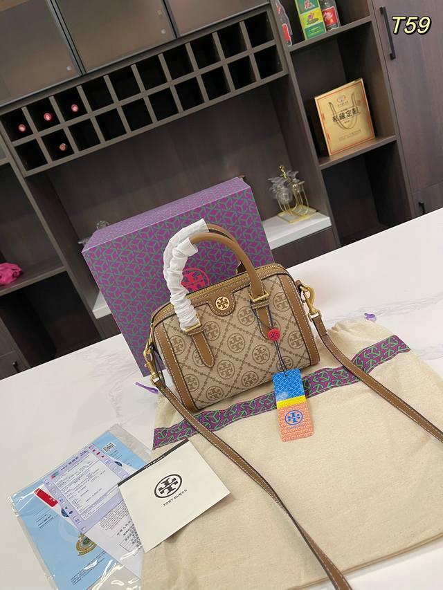 大号 小号 折叠礼盒 Size：大号24*17Cm 小号20*11.5Cm Tb 托里伯奇 枕头包牛仔色老花包也太太可了吧！完全长在我的审美上，本来就对蓝色很难 - 点击图像关闭