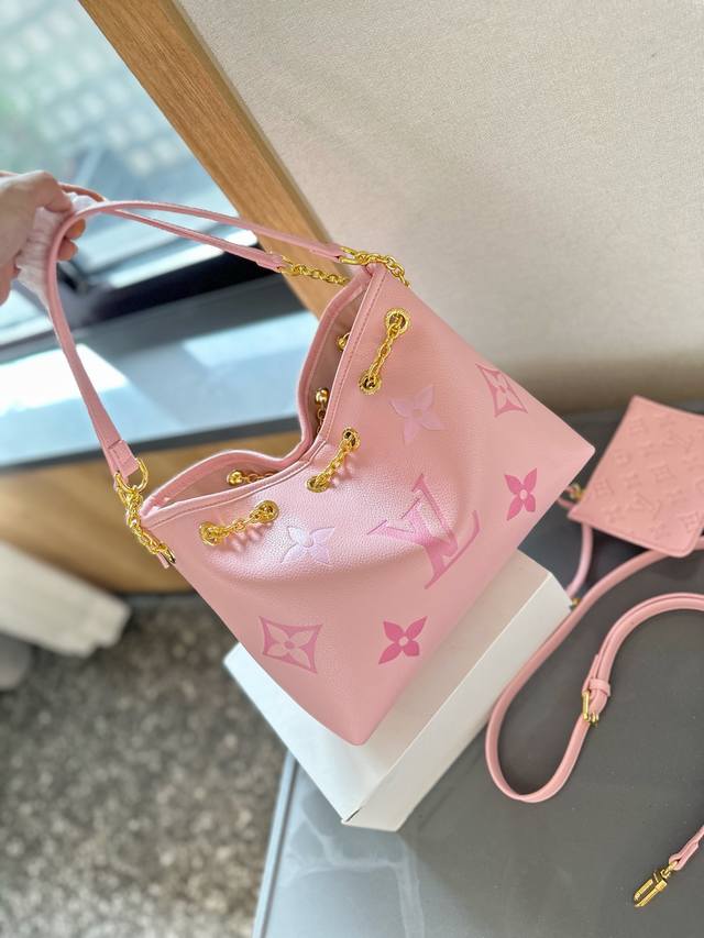 折叠礼盒包装 Size：28 20Cm Lv Bundle 新品 云朵水桶包 又香又好背！ 原版内里、高品质！ 一见倾心的新品！ 手提！腋下！斜挎