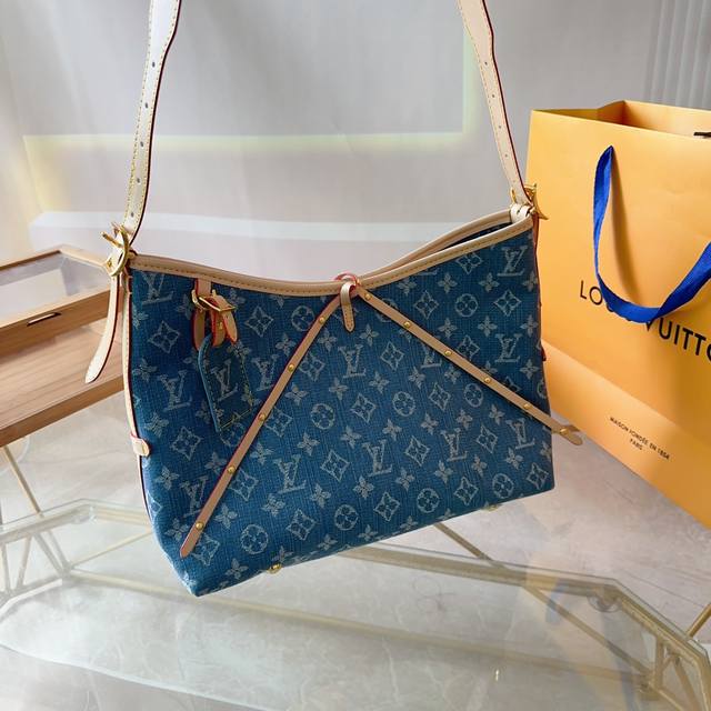 Lv 丹宁牛仔carryall 新款通勤包颜值实用 Carryall V7月新款，可斜挎、单肩。容量保证，敞口磁铁吸内扣取放平板小电脑非常方便，设计比never
