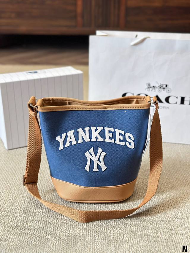 Mlb 人气爆款 水桶包 实用又能装 宽肩带 不勒肩 可调节 超能装! 使用率太太太高了! 书本 水杯 补妆小东西 一通乱塞 尺寸18 20Cm Mlb 人气爆款 水桶包 实用又能装 宽肩带 不勒肩 可调节 超能装! 使用率太太太高了! 书本 水杯 补妆小东西 一通乱塞 尺寸18 20Cm