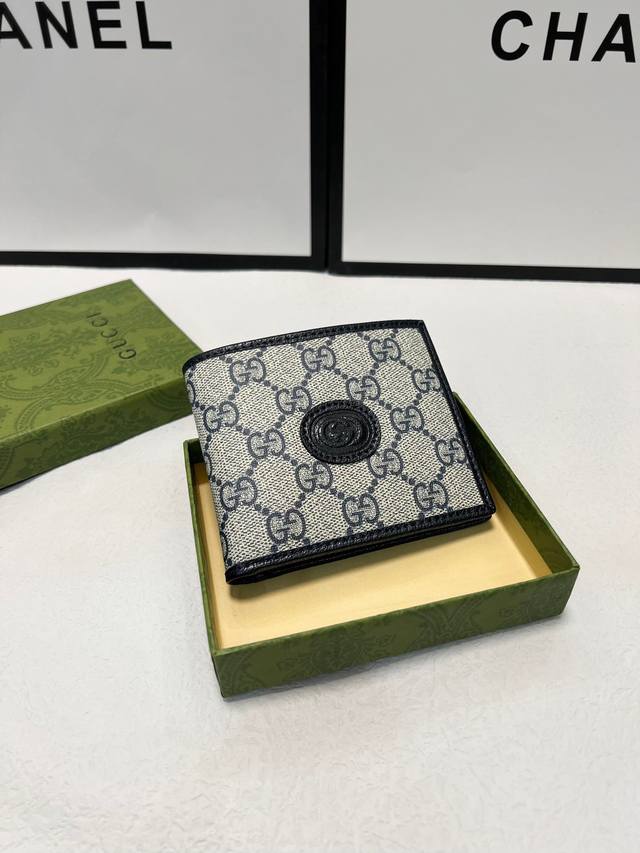 颜色 蓝尺寸 11X9Aria-时尚咏叹调系列出色融合品牌的经典元素和现代精髓,突显品牌不拘一格的设计理念。钱包采用gg Supreme帆布材质搭配同色调皮革滚 颜色 蓝尺寸 11X9Aria-时尚咏叹调系列出色融合品牌的经典元素和现代精髓,突显品牌不拘一格的设计理念。钱包采用gg Supreme帆布材质搭配同色调皮革滚