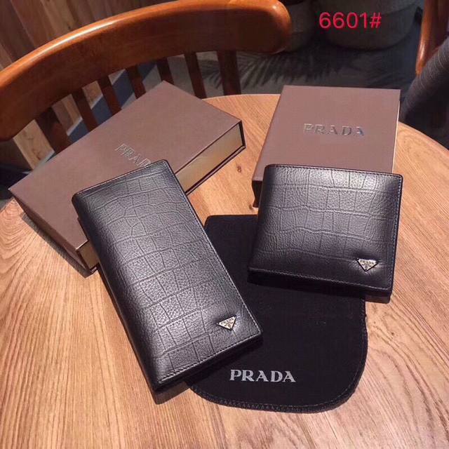 短 长 颜色 黑色 尺寸长19X10 短12X10型号 6601普拉达专柜款男士软皮长短款对折一比一进口牛皮手感无敌简约大气男士必备 短 长 颜色 黑色 尺寸长19X10 短12X10型号 6601普拉达专柜款男士软皮长短款对折一比一进口牛皮手感无敌简约大气男士必备