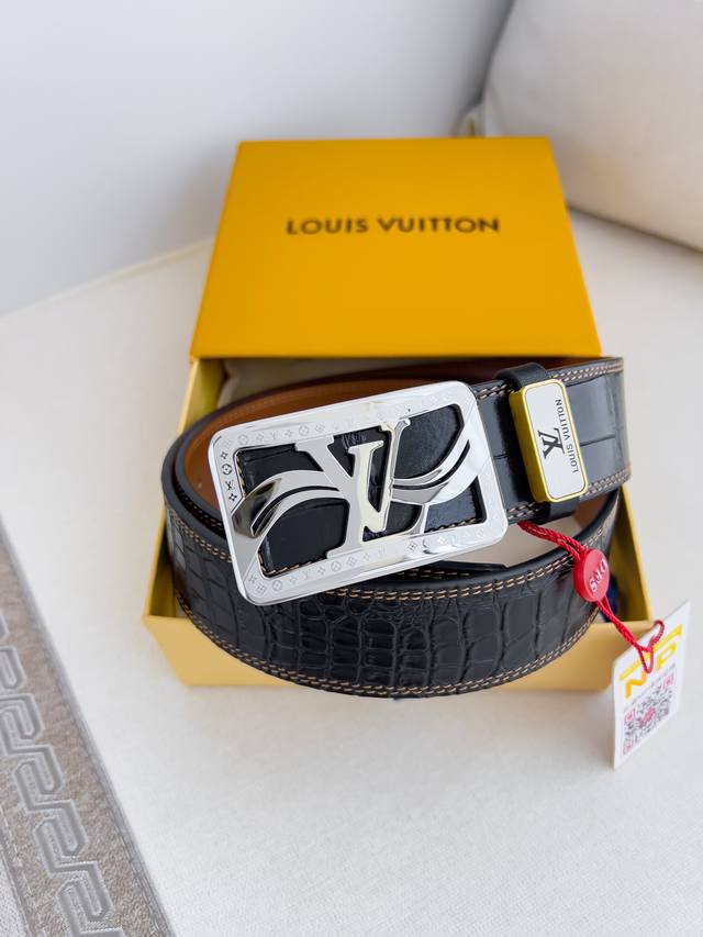 品名: Lv..路易..威登腰带皮带原单 型号:挂扣,经典纯钢材质挂扣,头层牛皮,图片实物拍摄 材料:头层牛皮,挂扣系列,纯钢材质扣头,钯镀电镀工艺永不掉色。原 品名: Lv..路易..威登腰带皮带原单 型号:挂扣,经典纯钢材质挂扣,头层牛皮,图片实物拍摄 材料:头层牛皮,挂扣系列,纯钢材质扣头,钯镀电镀工艺永不掉色。原