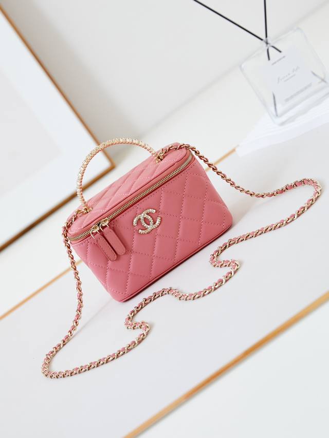 24B限量款钻石手柄 长盒子包 化妆斜跨包配钻手柄 小羊皮金属 五金，手柄精致又贵气，手拎 斜挎 单肩都好看 真的太美了 款号a P4016 尺寸10-16-8