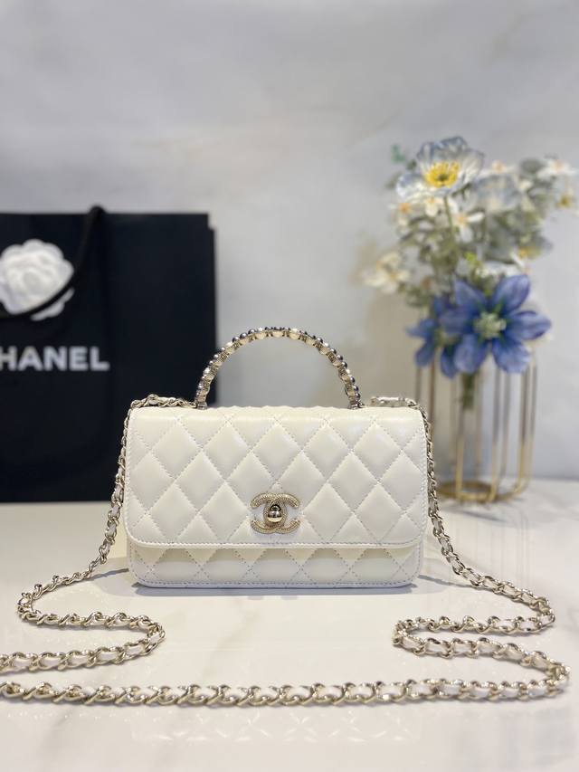 Chane1 24P 珍珠手柄风琴包 24P新出的每一款都长在了我的审美上珍珠手柄真的绝了哇美到爆油蜡皮，软软的质感！浮雕双c大logo高级优雅又很有质感 风琴