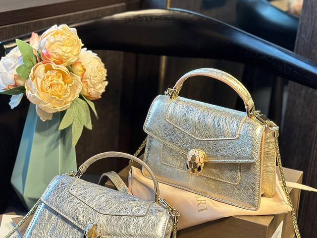 顶级原单 纯牛皮 折叠礼盒 全套保卡证书 宝格丽bvlgari 神仙合作款 Ss24限定系列 撞色新款 原版珐琅蛇头 A爆啦 原单品 Woc风琴包 内里原版隔断 顶级原单 纯牛皮 折叠礼盒 全套保卡证书 宝格丽bvlgari 神仙合作款 Ss24限定系列 撞色新款 原版珐琅蛇头 A爆啦 原单品 Woc风琴包 内里原版隔断