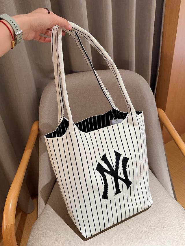 无盒 Mlb Ny新款针织托特包tote 尺寸28×35×14 无盒 Mlb Ny新款针织托特包tote 尺寸28×35×14