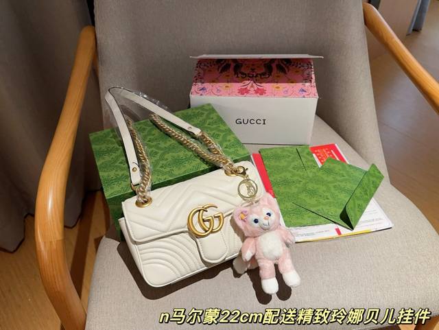 配送精致玲娜贝儿挂件 Gucci古奇 经典百搭款marmont 马尔蒙马蒙链条包 尺寸:22Cm 礼盒包装飞机箱 配送精致玲娜贝儿挂件 Gucci古奇 经典百搭款marmont 马尔蒙马蒙链条包 尺寸:22Cm 礼盒包装飞机箱