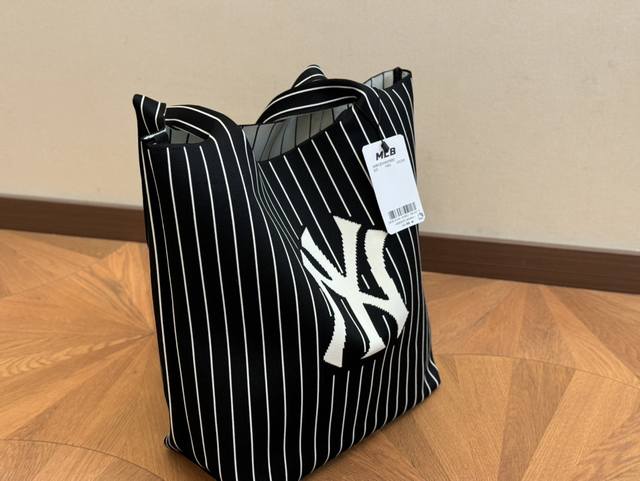 Size:35*28Cm Mlb 人气爆款 大托特包 又可以买包包啦! 最新颜色哦! Size:35*28Cm Mlb 人气爆款 大托特包 又可以买包包啦! 最新颜色哦!