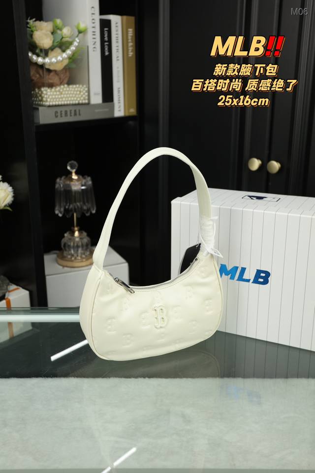 配盒 Mlb 新款腋下包 颜色特别适合夏天!很轻便,经典刺绣标的走线很整齐旦密实 做工也挺不错,容量还可以,逛街足够用 质感绝了,背上超级好看又百搭 尺寸25. 配盒 Mlb 新款腋下包 颜色特别适合夏天!很轻便,经典刺绣标的走线很整齐旦密实 做工也挺不错,容量还可以,逛街足够用 质感绝了,背上超级好看又百搭 尺寸25.