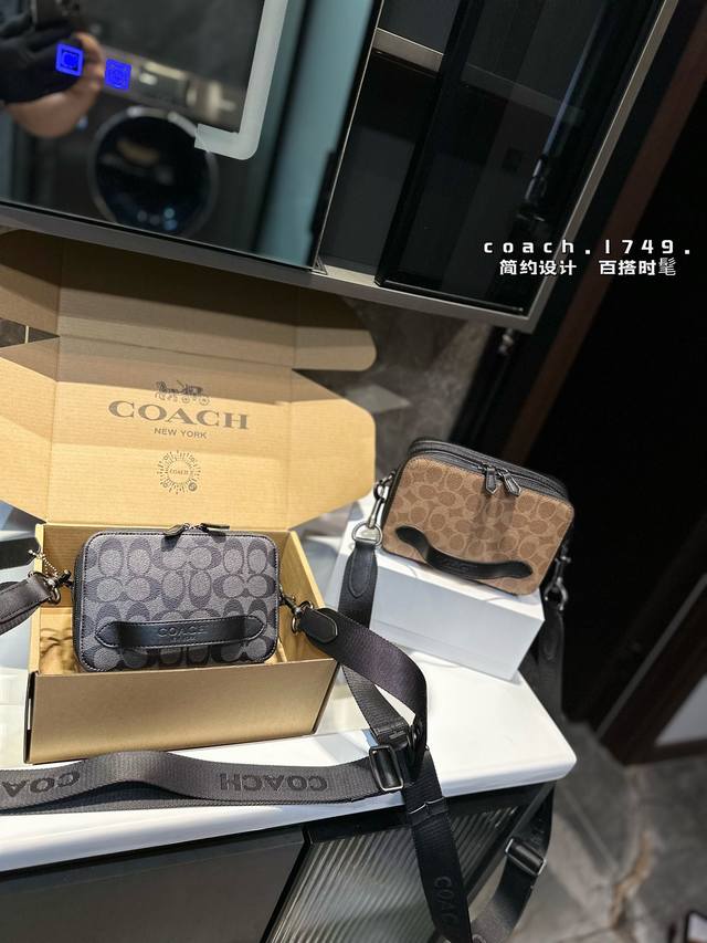 礼盒包装 Coach 蔻驰 斜挎包 单肩 相机包出货 对版 专柜最新单肩斜挎包 闭合方式超好看 专柜同步 超级实用的款式 多用款超级大牌 内衬logo时尚百搭款