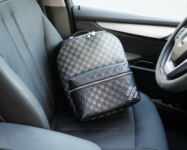 路易威登 官网同步 高版本 原厂双肩背包 不要错过 全原单小牛皮制作 品质极好 超大容量 非市面普通货 来自贸易公司的狠货.. 强调一下 原厂 一直是抢爆的款式 路易威登 官网同步 高版本 原厂双肩背包 不要错过 全原单小牛皮制作 品质极好 超大容量 非市面普通货 来自贸易公司的狠货.. 强调一下 原厂 一直是抢爆的款式