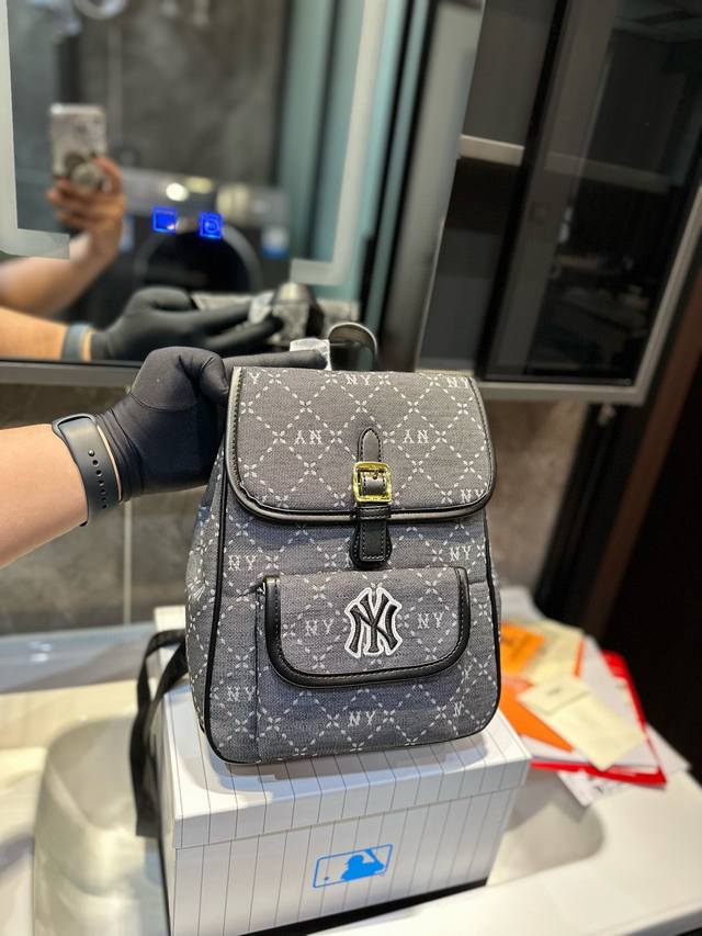 Mlb双肩包 高级感满满!!Mlb元素做工超级棒款式超好看yyds N尺寸:22 29 Mlb双肩包 高级感满满!!Mlb元素做工超级棒款式超好看yyds N尺寸:22 29