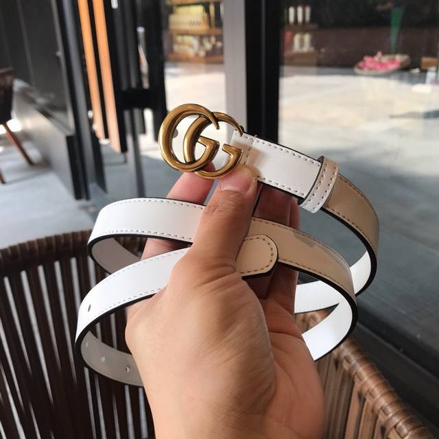 Gucci 古奇 原单品质 ,时尚潮流款精品腰带,带身宽度 2.0Cm ,女神必备单品,此款腰带的gg Marmont系列每一季都会推陈出新,为灵感源于70年代 Gucci 古奇 原单品质 ,时尚潮流款精品腰带,带身宽度 2.0Cm ,女神必备单品,此款腰带的gg Marmont系列每一季都会推陈出新,为灵感源于70年代