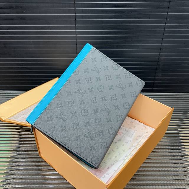 Louisvuitton 路易威登 Pochette Voyage 手袋男士手拿包 洗漱包 采用精湛镶嵌细工,实物拍摄 原厂原版面料 配送 精品礼盒 27 X Louisvuitton 路易威登 Pochette Voyage 手袋男士手拿包 洗漱包 采用精湛镶嵌细工,实物拍摄 原厂原版面料 配送 精品礼盒 27 X