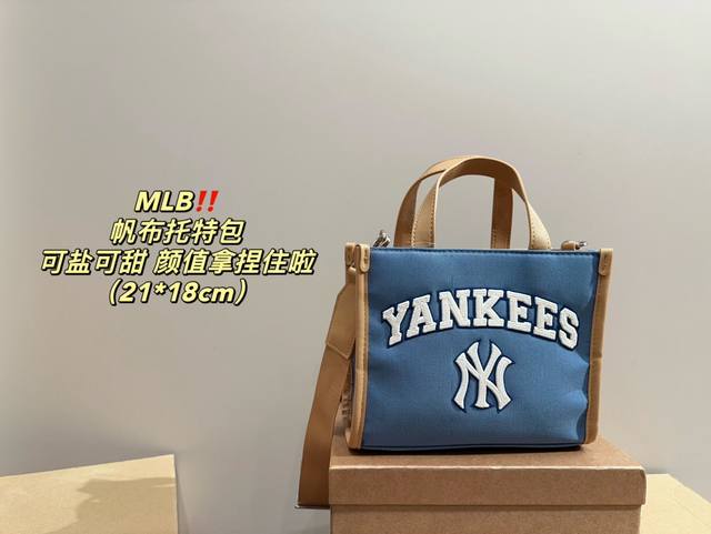 配盒尺寸18.22 Mlb 帆布托特包 完全拿捏了我心巴 小托特包真的实用 手机充电宝遮阳伞 还能带补妆的东西 这个配色超级吸睛 夏天出门拍照真的一直被问 配盒尺寸18.22 Mlb 帆布托特包 完全拿捏了我心巴 小托特包真的实用 手机充电宝遮阳伞 还能带补妆的东西 这个配色超级吸睛 夏天出门拍照真的一直被问