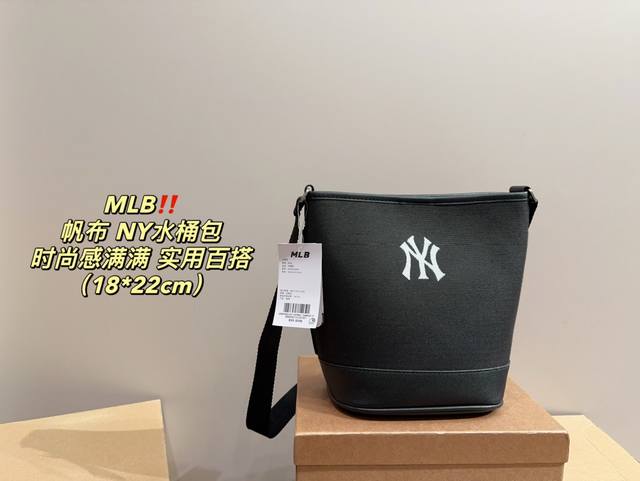配盒尺寸18.22 Mlb Ny水桶包 帆布水桶包纽约洋基队 这款包包简直是时尚界的宠儿,它的设计经典又时尚,无论是搭配休闲装还是正式装,都能轻松提升你的时尚感 配盒尺寸18.22 Mlb Ny水桶包 帆布水桶包纽约洋基队 这款包包简直是时尚界的宠儿,它的设计经典又时尚,无论是搭配休闲装还是正式装,都能轻松提升你的时尚感