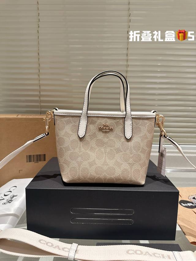 顶级牛皮版本 Coach 呀！这么可爱的 City小托特包 蔻驰九月新品来小托特包啦！ City 系列迷你号！！好乖好乖 尺寸16 16Cm