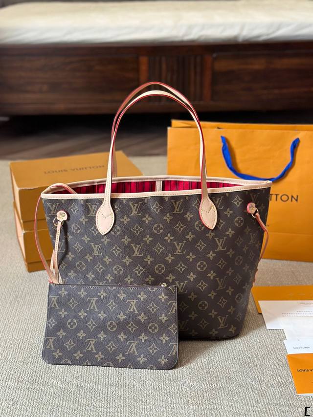Lv 牛皮 L家 Neverfull 中号购物袋！入门级的款式哦！绝对的终身款！此物经典不言而喻！街拍和实用都是非常nb的选择！大家拿到后可以感受下，皮质颗粒之