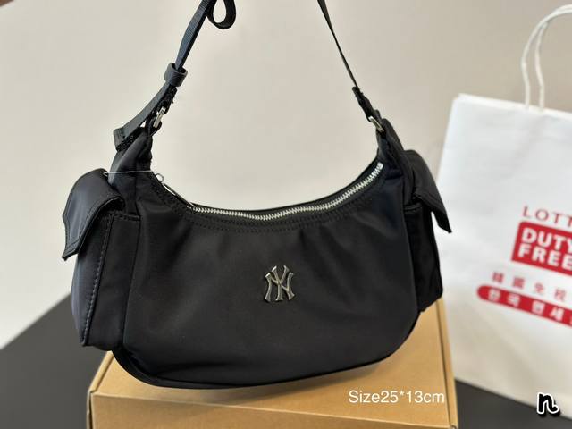 Size:25*13Cm Mlb腋下包 高品质 肩带可调节长短 Size:25*13Cm Mlb腋下包 高品质 肩带可调节长短