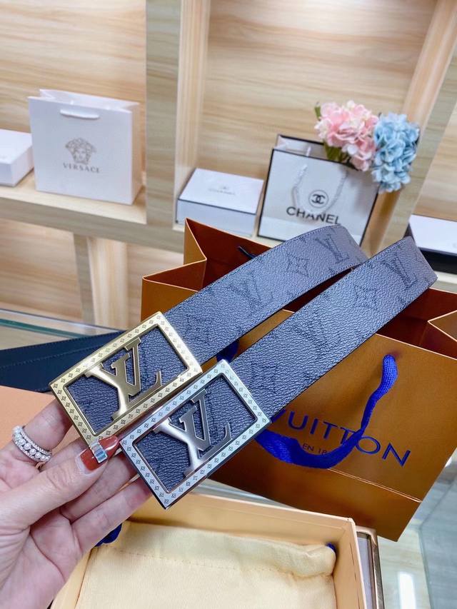 路易威登louis Vuitton 法国 专柜品质 官网同步 宽度3.8Cm 精美钢扣头 原版意大利双面进口小牛皮原版花纹 手感极佳 上身郊果棒 商务休闲两用 路易威登louis Vuitton 法国 专柜品质 官网同步 宽度3.8Cm 精美钢扣头 原版意大利双面进口小牛皮原版花纹 手感极佳 上身郊果棒 商务休闲两用