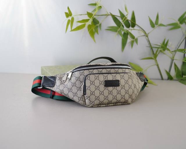 古驰 官网同步 高版本 腰包 永恒不过时的标志性产品 纯原单小牛皮 顶级五金制作 非市面普通版本 今年gucci最爱的款式 全部实拍 实用性非常高 完全不用担心