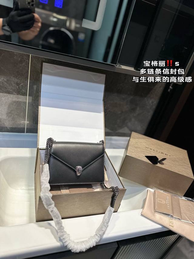 礼盒包装 宝格丽信封包 经典百搭不出错 不管你是温柔淑女 还是高冷女神 分分钟都能驾驭这款包包尺寸19.13 礼盒包装 宝格丽信封包 经典百搭不出错 不管你是温柔淑女 还是高冷女神 分分钟都能驾驭这款包包尺寸19.13