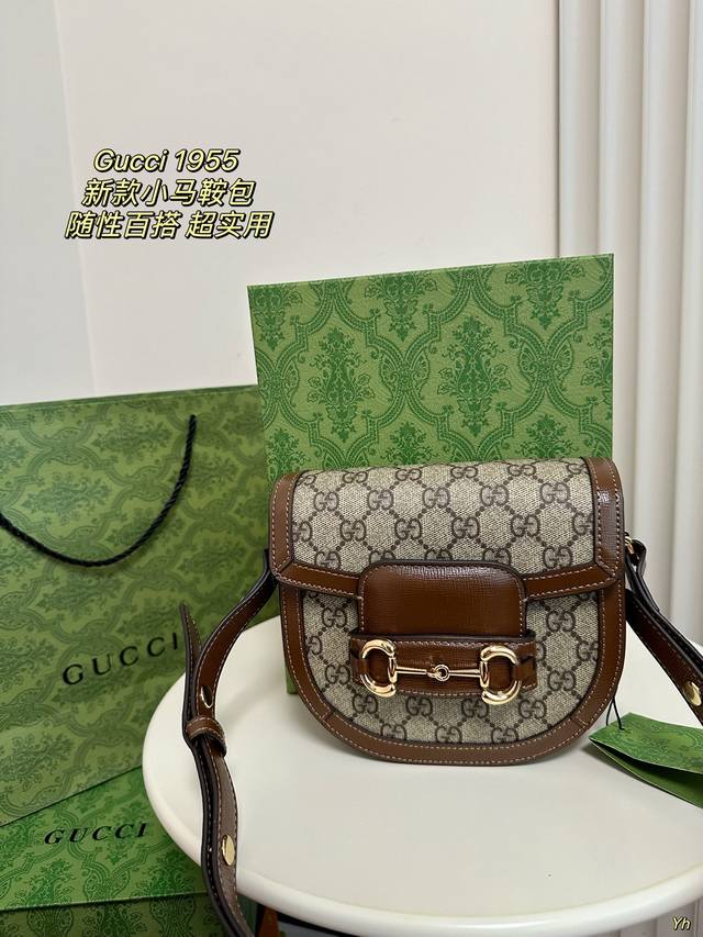 配盒 Gucci1955新款小马鞍包 纯净优雅的白色给人清爽清新脱俗的感觉,仿佛你置身事外在山之巅云之上,搭配1955金色马衔扣,好像是白云之上你看到的那束光, 配盒 Gucci1955新款小马鞍包 纯净优雅的白色给人清爽清新脱俗的感觉,仿佛你置身事外在山之巅云之上,搭配1955金色马衔扣,好像是白云之上你看到的那束光,