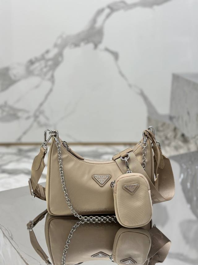 正品级 新版本 Hobo三合一 酷girl出街的王炸单品，更是解锁多种背法！单肩 斜挎 手拎 腋下 腰包随便一刷明星网红博主都能看到的穿搭包，设计简约又百搭，无