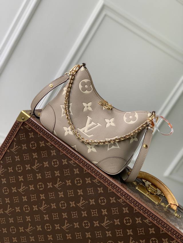 头层皮 顶级原单m12930灰丝印， 本款 Boulogne 手袋选用 Monogram Empreinte 皮革重绎经典设计，以多种背携方式彰显个性风采。内贴