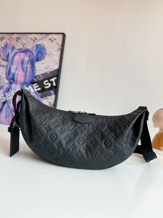 头层皮 顶级原单海外原单m12850独家实拍!本款 Hobo Hamac 手袋取材柔软的 Monogram Shadow 压纹牛皮革,塑就贴合身体的俊逸廓形。双 头层皮 顶级原单海外原单m12850独家实拍!本款 Hobo Hamac 手袋取材柔软的 Monogram Shadow 压纹牛皮革,塑就贴合身体的俊逸廓形。双