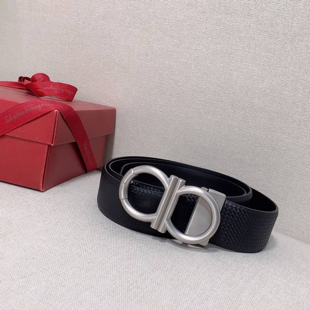 菲拉格慕 -意大利进口头层格子纹牛皮配平纹底,搭配真空电镀拉丝纯铜扣,经典款式,专柜有售,市场顶级品质,支持验货 配送全套专柜包装,宽度 3.5Cm 菲拉格慕 -意大利进口头层格子纹牛皮配平纹底,搭配真空电镀拉丝纯铜扣,经典款式,专柜有售,市场顶级品质,支持验货 配送全套专柜包装,宽度 3.5Cm