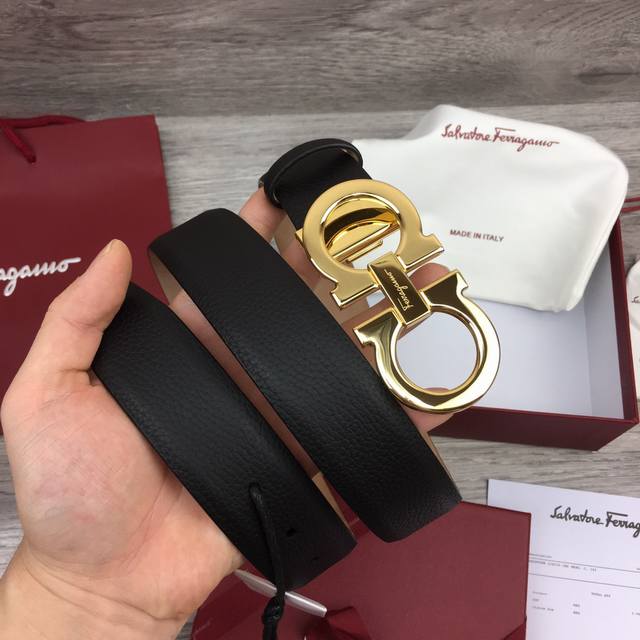 菲拉格慕 -意大利进口头层荔枝纹牛皮配磨砂底,搭配真空电镀亮面纯铜扣,经典款式,专柜有售,市场顶级品质,支持验货 配送全套专柜包装,宽度 3.5Cm 菲拉格慕 -意大利进口头层荔枝纹牛皮配磨砂底,搭配真空电镀亮面纯铜扣,经典款式,专柜有售,市场顶级品质,支持验货 配送全套专柜包装,宽度 3.5Cm