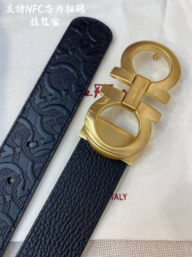 菲拉格慕 -意大利进口头层压花小牛皮配荔枝纹底,搭配真空电镀拉丝纯铜扣,经典款式,专柜有售,市场顶级品质,支持验货 配送全套专柜包装,宽度 3.5Cm 菲拉格慕 -意大利进口头层压花小牛皮配荔枝纹底,搭配真空电镀拉丝纯铜扣,经典款式,专柜有售,市场顶级品质,支持验货 配送全套专柜包装,宽度 3.5Cm