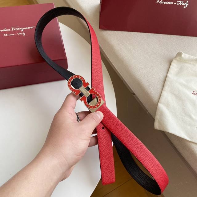 菲拉格慕 -双面意大利进口头层荔枝纹牛皮,搭配真空电镀磨胶纯铜扣,经典款式,专柜有售,市场顶级品质,支持验货 配送全套专柜包装,宽度 2.5Cm 菲拉格慕 -双面意大利进口头层荔枝纹牛皮,搭配真空电镀磨胶纯铜扣,经典款式,专柜有售,市场顶级品质,支持验货 配送全套专柜包装,宽度 2.5Cm