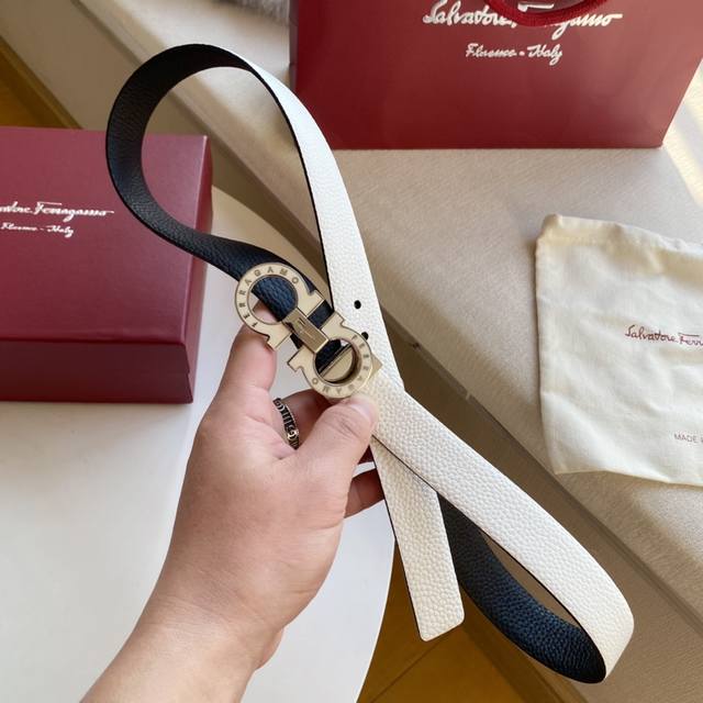 菲拉格慕 -双面意大利进口头层荔枝纹牛皮,搭配真空电镀磨胶纯铜扣,经典款式,专柜有售,市场顶级品质,支持验货 配送全套专柜包装,宽度 2.5Cm 菲拉格慕 -双面意大利进口头层荔枝纹牛皮,搭配真空电镀磨胶纯铜扣,经典款式,专柜有售,市场顶级品质,支持验货 配送全套专柜包装,宽度 2.5Cm