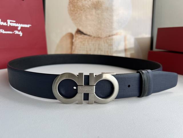 菲拉格慕 -双面意大利进口头层十字纹牛皮,搭配真空电镀拉丝纯铜扣,经典款式,专柜有售,市场顶级品质,支持验货 配送全套专柜包装,宽度 3.5Cm 菲拉格慕 -双面意大利进口头层十字纹牛皮,搭配真空电镀拉丝纯铜扣,经典款式,专柜有售,市场顶级品质,支持验货 配送全套专柜包装,宽度 3.5Cm