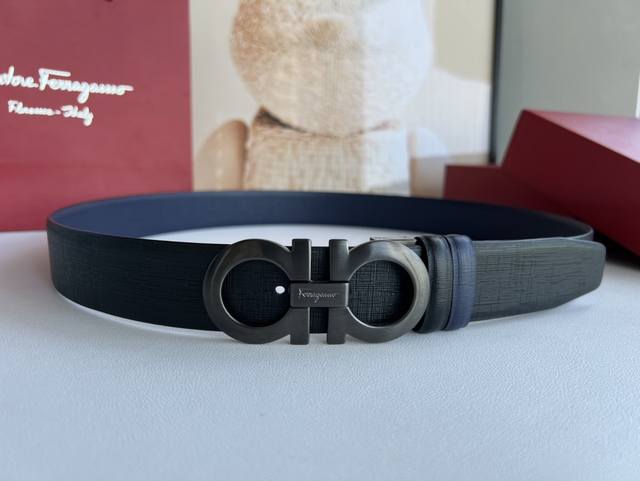 菲拉格慕 -双面意大利进口头层十字纹牛皮,搭配真空电镀拉丝纯铜扣,经典款式,专柜有售,市场顶级品质,支持验货 配送全套专柜包装,宽度 3.5Cm 菲拉格慕 -双面意大利进口头层十字纹牛皮,搭配真空电镀拉丝纯铜扣,经典款式,专柜有售,市场顶级品质,支持验货 配送全套专柜包装,宽度 3.5Cm