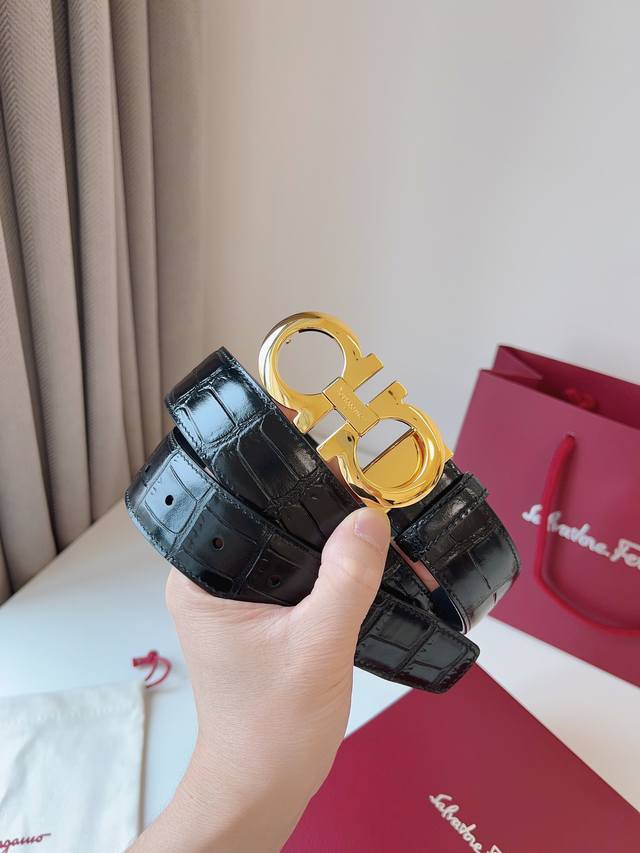 菲拉格慕 -意大利进口头层鳄鱼纹牛皮配平纹底,搭配真空电镀亮面纯铜扣,经典款式,专柜有售,市场顶级品质,支持验货 配送全套专柜包装,宽度 3.5Cm 菲拉格慕 -意大利进口头层鳄鱼纹牛皮配平纹底,搭配真空电镀亮面纯铜扣,经典款式,专柜有售,市场顶级品质,支持验货 配送全套专柜包装,宽度 3.5Cm