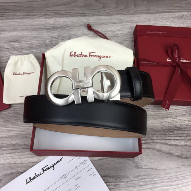 菲拉格慕 -意大利进口头层小牛皮配磨砂底,搭配真空电镀拉丝纯铜扣,经典款式,专柜有售,市场顶级品质,支持验货 配送全套专柜包装,宽度 3.5Cm 菲拉格慕 -意大利进口头层小牛皮配磨砂底,搭配真空电镀拉丝纯铜扣,经典款式,专柜有售,市场顶级品质,支持验货 配送全套专柜包装,宽度 3.5Cm