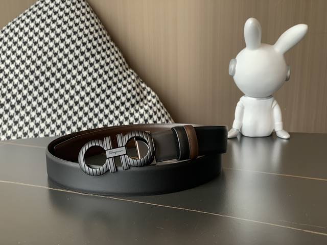 菲拉格慕 -双面意大利进口头层小牛皮,搭配真空电镀喷砂花纹纯铜扣,经典款式,专柜有售,市场顶级品质,支持验货 配送全套专柜包装,宽度 3.5Cm 菲拉格慕 -双面意大利进口头层小牛皮,搭配真空电镀喷砂花纹纯铜扣,经典款式,专柜有售,市场顶级品质,支持验货 配送全套专柜包装,宽度 3.5Cm