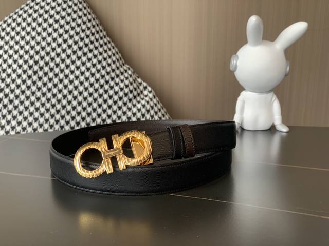 菲拉格慕 -双面意大利进口头层十字纹牛皮,搭配真空电镀亮面花纹纯铜扣,经典款式,专柜有售,市场顶级品质,支持验货 配送全套专柜包装,宽度 3.5Cm 菲拉格慕 -双面意大利进口头层十字纹牛皮,搭配真空电镀亮面花纹纯铜扣,经典款式,专柜有售,市场顶级品质,支持验货 配送全套专柜包装,宽度 3.5Cm