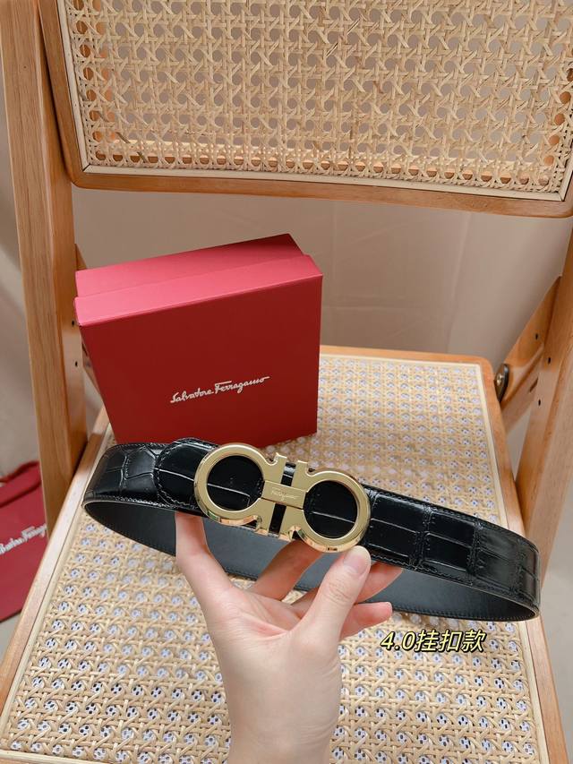 菲拉格慕 -意大利进口头层鳄鱼纹牛皮配平纹底，搭配真空电镀亮面纯铜扣，经典款式，专柜有售，市场顶级品质，支持验货 配送全套专柜包装，宽度 3.8Cm