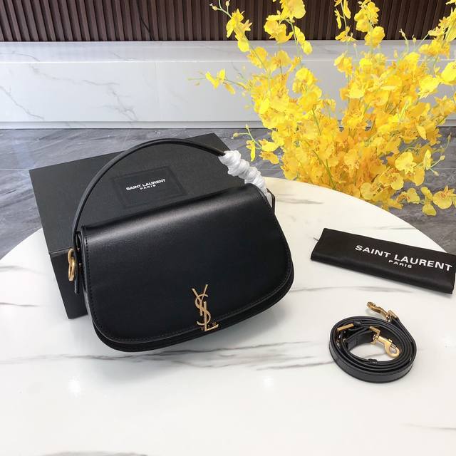 折叠礼盒 Ysl新款来了～ 圣罗兰半月包型 极简又不失优雅 极致奢华的box小牛皮 细腻丝滑 高级感拉满设计上加了手柄 可以手龙单挎 斜挎 满足各种造型感～包身 - 点击图像关闭