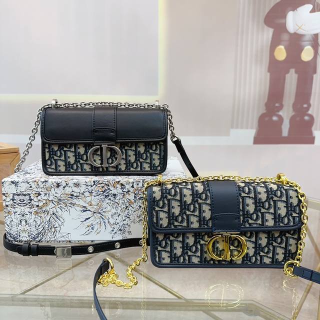 折叠礼盒包装 Dior迪奥montaigne蒙田包 藏蓝色老花作为dior经典的颜色，搭配任何风格的衣服都毫无压力 四季皆宜 尺寸22.7.12 Qy