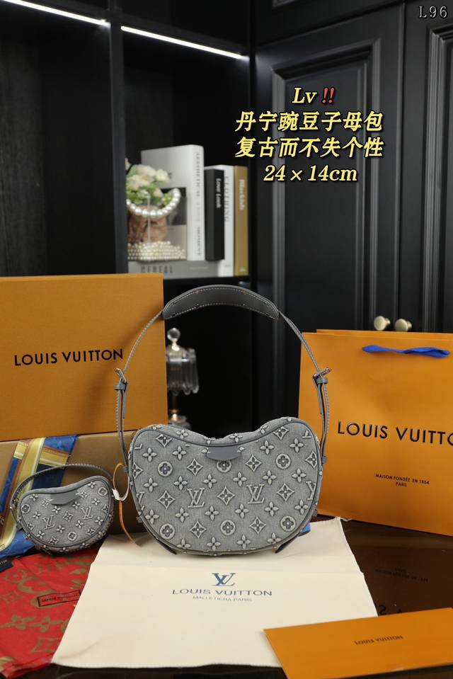 配全套礼盒丝巾 Lv 丹宁牛仔子母包 豌豆包 噂嘟太可爱了 Lv牛仔丹宁南瓜豌豆子母包~ Lv新款牛仔系列真的很可哦豌豆腋下包一大一小超萌哒 小子包可以放零钱宝