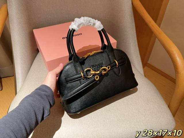 大号 Miumiu 缪缪 秀款aventure Nappa 贝壳包搭扣斜挎手提包 尺寸28×17×10 礼盒包装