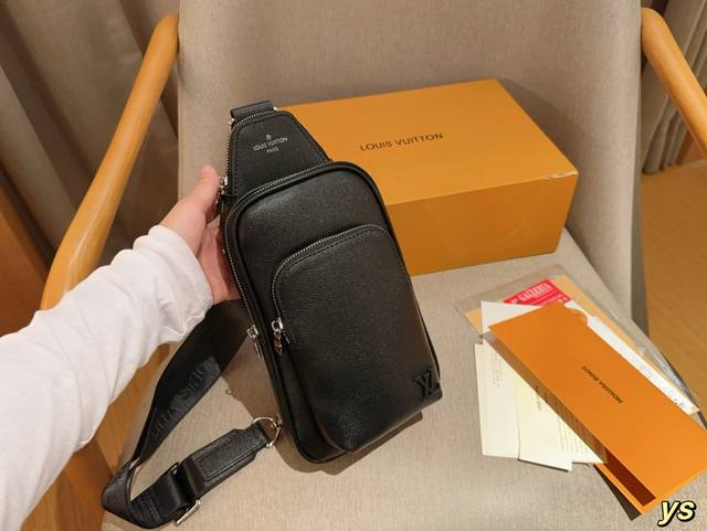 Lv 路易威登 男包 Avenue Pm 经典男士胸包 尺寸16×31×4 礼盒包装 - 点击图像关闭