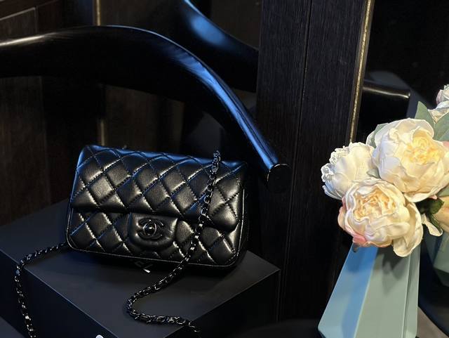 黑扣 折叠礼盒 Chanel 小羊皮 方胖子 大mini “New Arrival” 最美金球方胖子人间香奈儿 白富美小姐姐必备款 ■单独夸最让人挪不开眼 就是 - 点击图像关闭