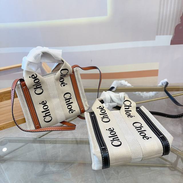 Chloe 克洛伊woody 迷你 Mini 美拉德配色 #草编包 Mini 以更为精巧的外型轮廓抢占目光可爱的设计沿袭以往手袋的经典样貌与细节 Mini唯一改